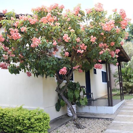 Rosa Spa E Pousada Aparecida de Goiania Bagian luar foto